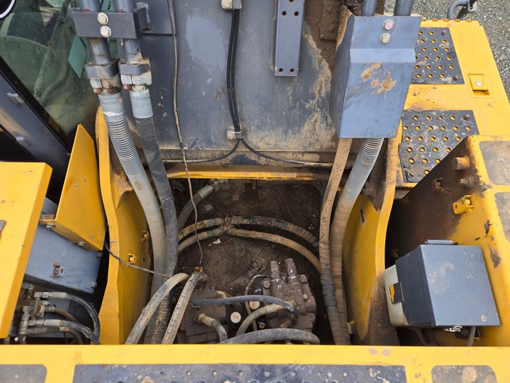 deere-470g-lc-image-40