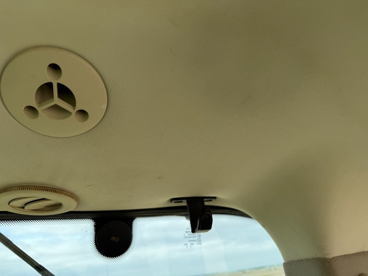 2010-john-deere-8270r-image-76