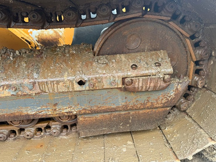 2016-case-1650m-image-73