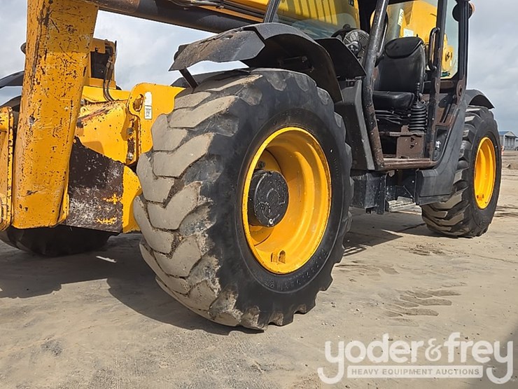 2017-jcb-510-56-image-11