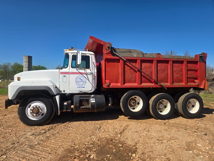 1994-mack-rd690s-image-6