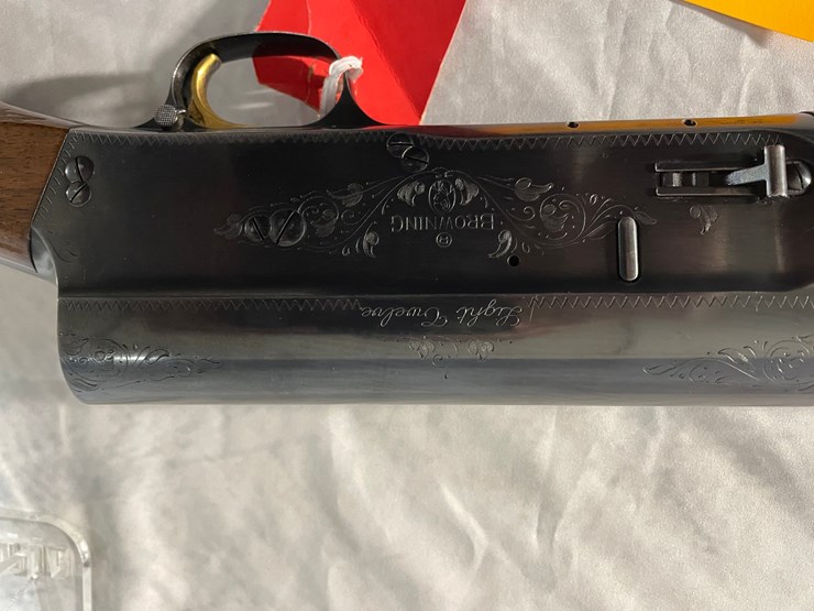 #3761-•-browning-light-12-12-gauge-semi-auto-shotgun,-sn:-41213-(arcadia,-wi)-image-13