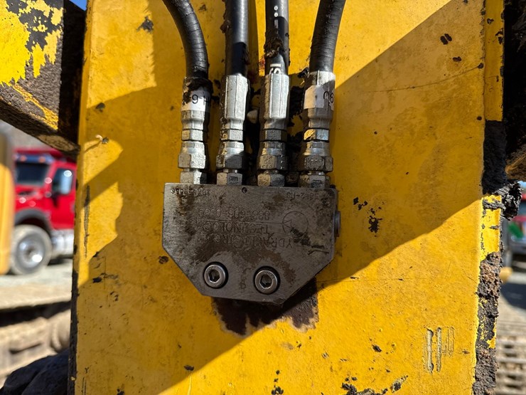 new-holland-eh160-image-17