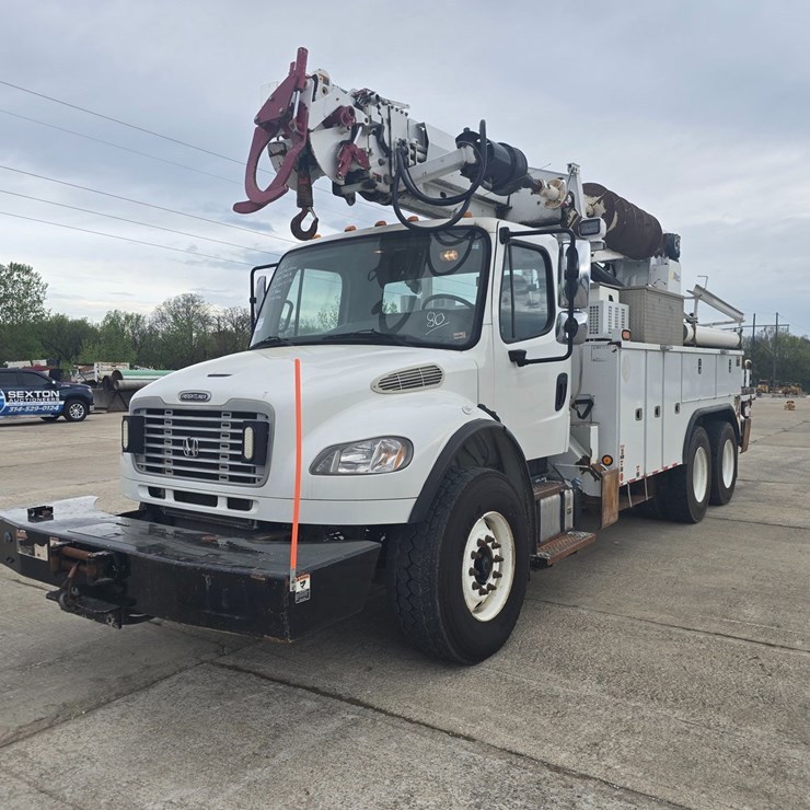 2013 FREIGHTLINER M2 106