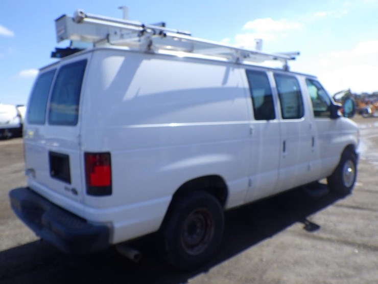 2011-ford-cargo-image-3