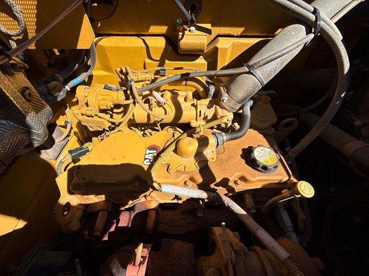 caterpillar-325-image-42