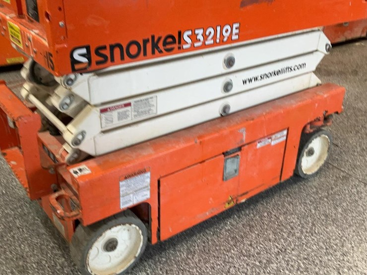 #421-•-2018-snorkel-19'-scissor-lift-image-11