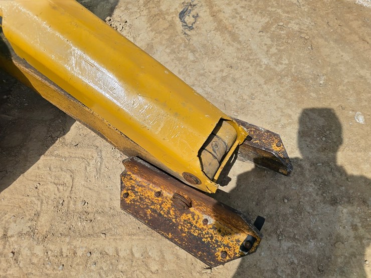 2005-caterpillar-420d-image-36