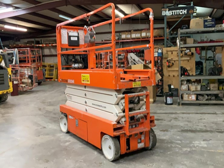 #403-•-2017-snorkel-26'-scissor-lift-image-4