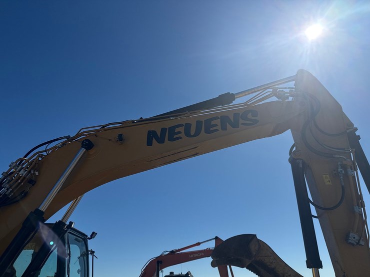 caterpillar-325-image-26