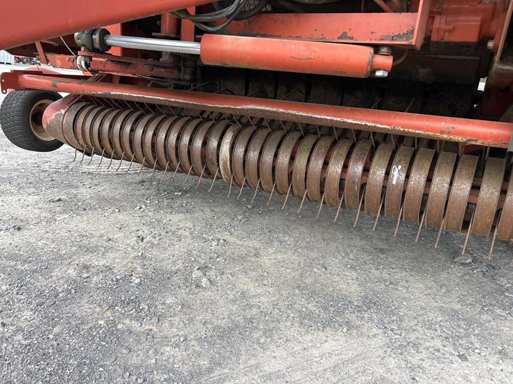 hesston-856a-image-9