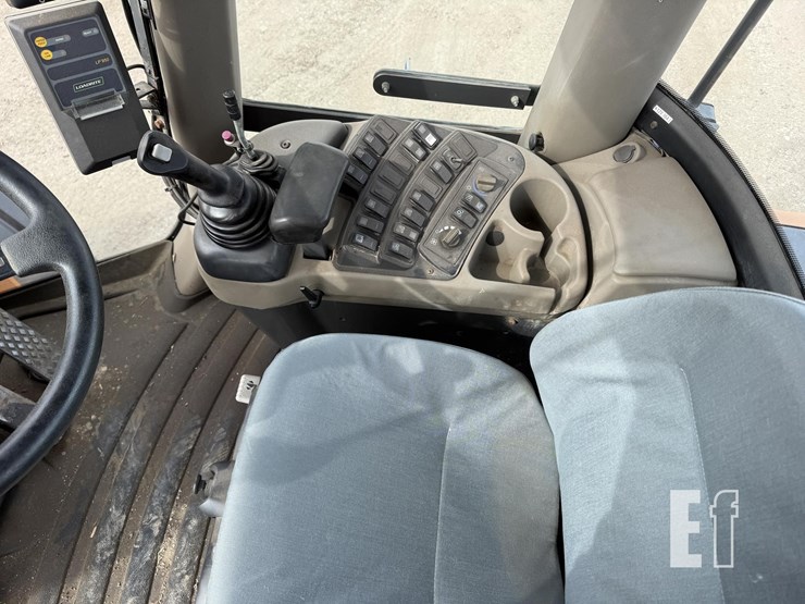 2010-case-721e-image-32