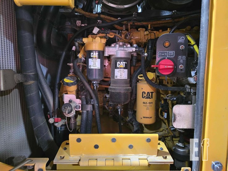 caterpillar-953-image-25