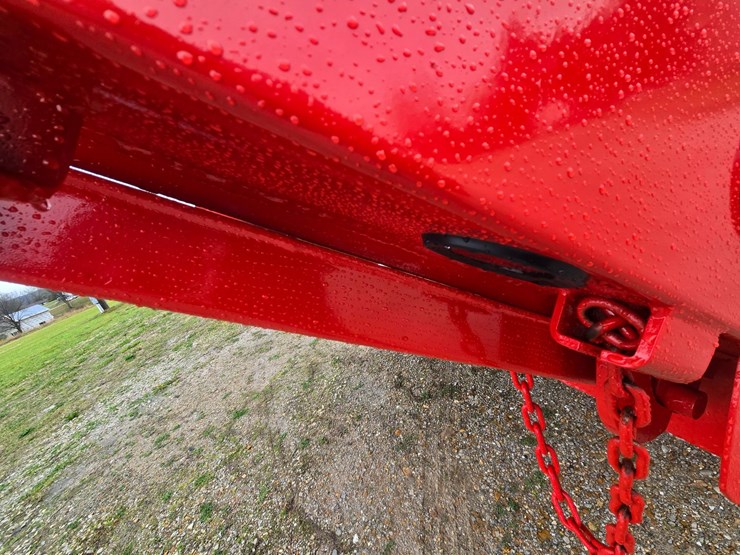 2012-freightliner-m2-106-image-58