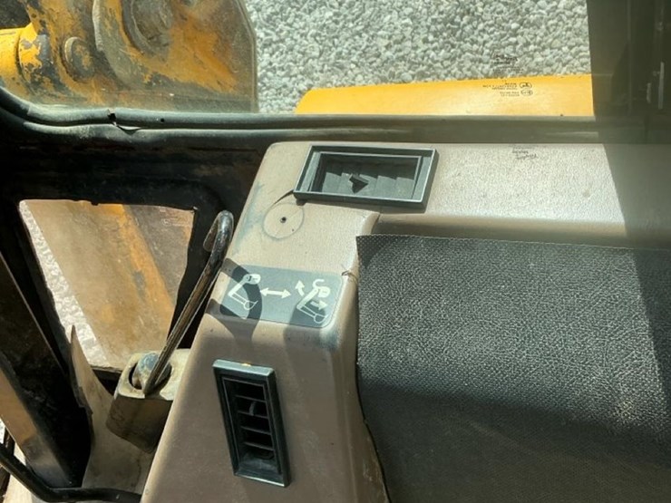 john-deere-310d-image-30