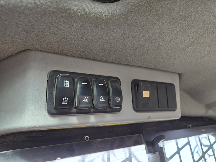 2019-caterpillar-259d3-image-41