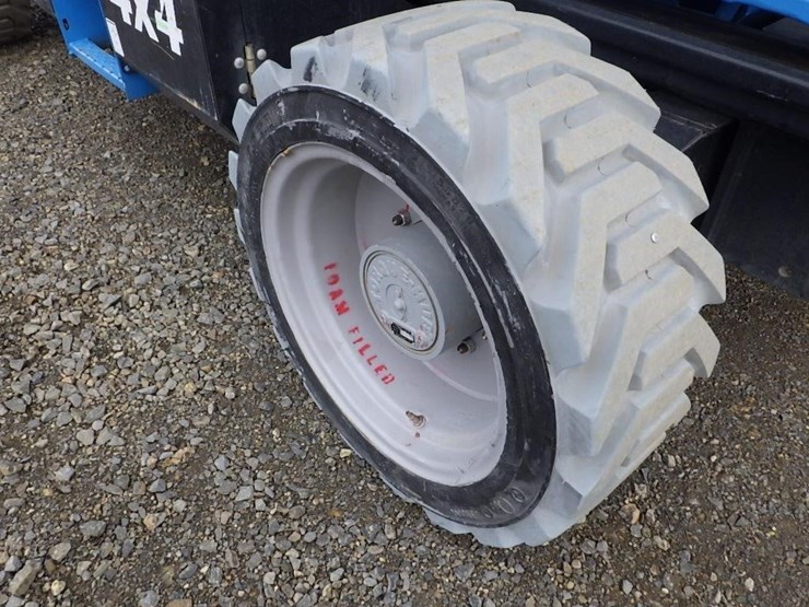 2017-genie-gs-4390-scissor-lift-image-24