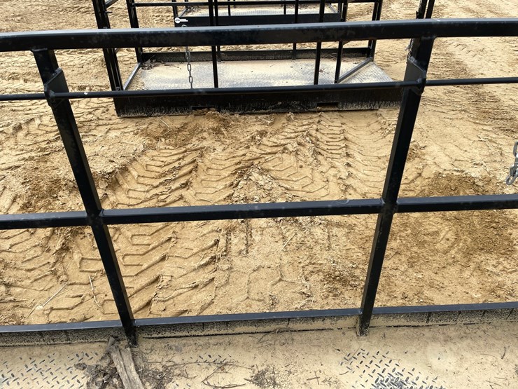 #7532-•-8'-work-platform-with-fork-pockets-image-11