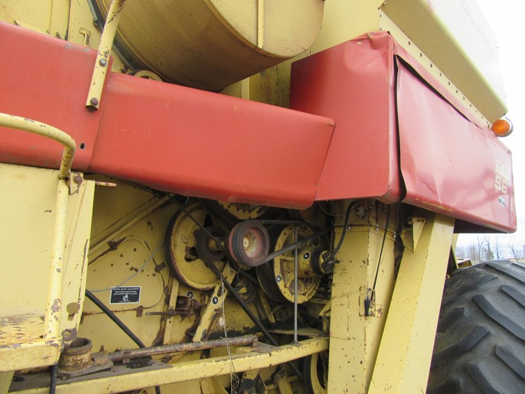 new-holland-tr96-image-15