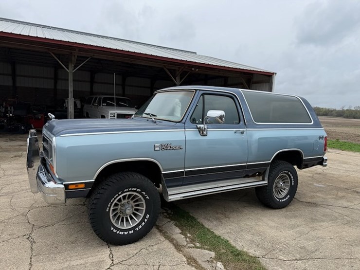 1989-dodge-ram-charger-image-1