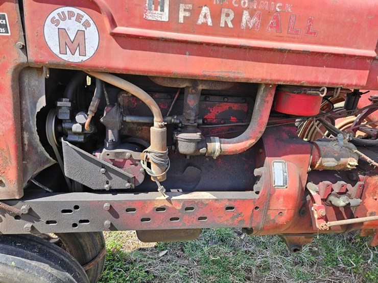 #525-•-farmall-super-m-tractor-image-10