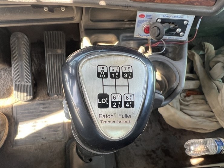 2002-kenworth-w900-image-41