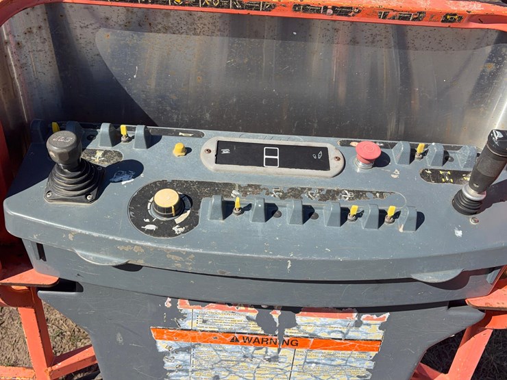 2005-jlg-660sj-image-11