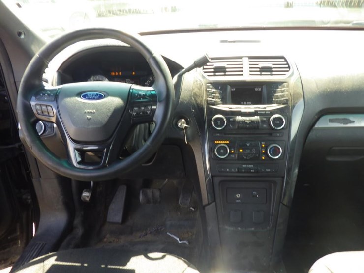 2017-ford-explorer-image-9