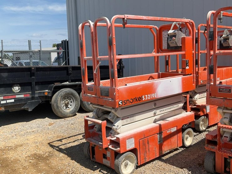 #410-•-snorkel-19'-scissor-lift-image-4