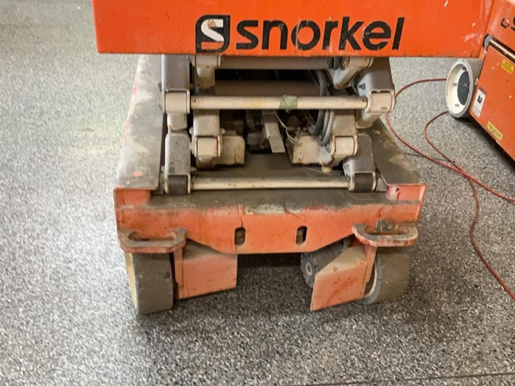 #423-•-2019-snorkel-19'-scissor-lift-image-14