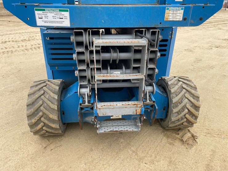 #7514-•-(s-2)-2012-genie-3369-rough-terrain-scissor-lift-image-15