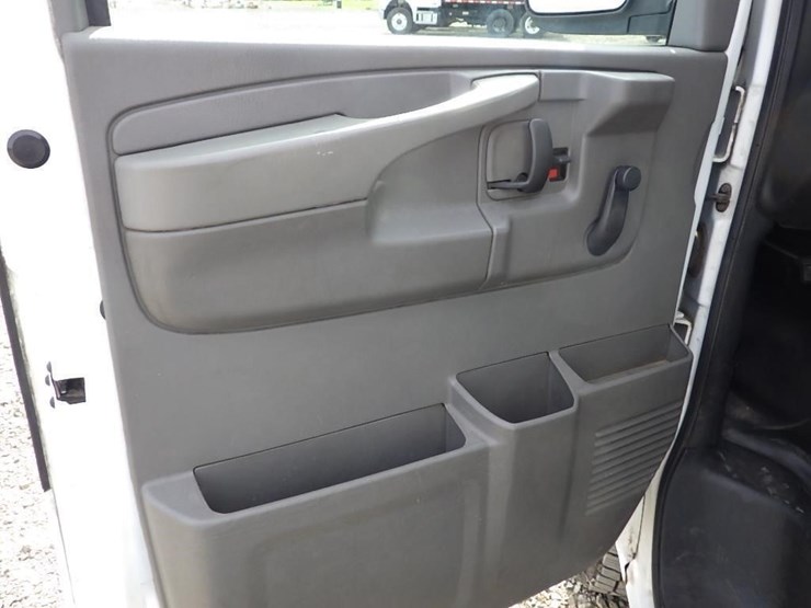 2003-chevrolet-3500-image-23