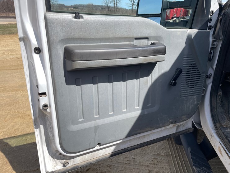 2011-ford-f550-image-42