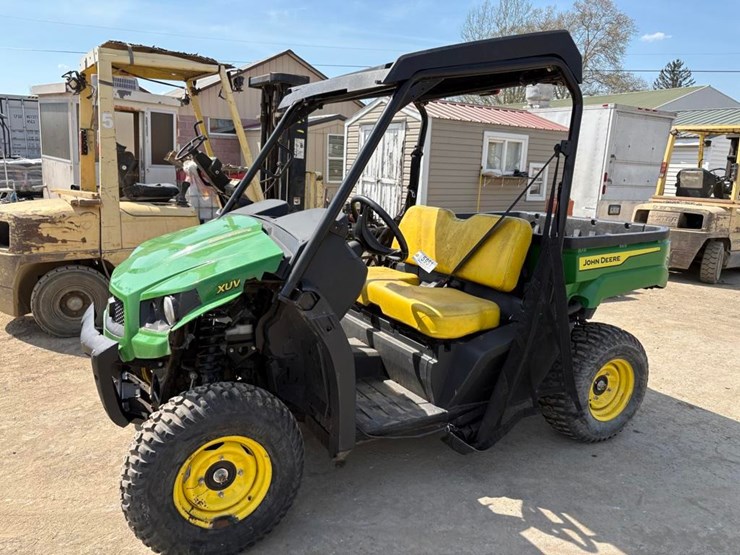 2022-john-deere-gator-image-13