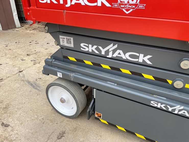 #7514a-•-2025-skyjack-sj3220e-electric-scissor-lift-image-19