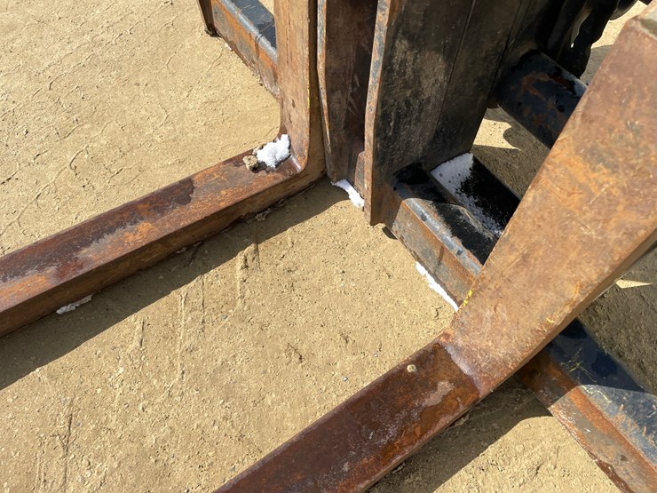 #7553-•-jlg-g5-telehandler-mast-and-forks-image-17