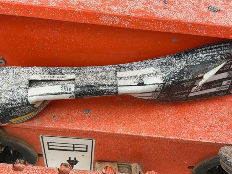 #414-•-2019-snorkel-19'-scissor-lift-image-9