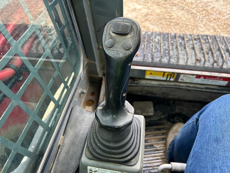 takeuchi-tl10v2-image-25