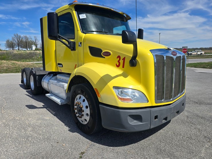 2017-peterbilt-579-image-20