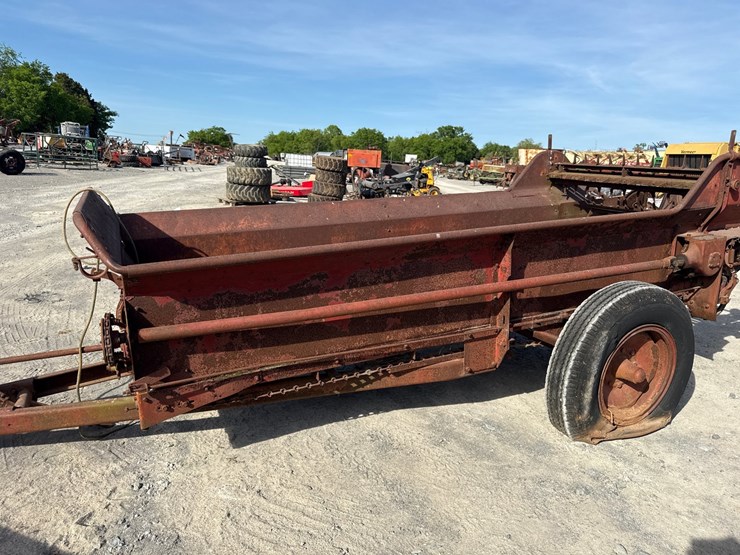 new-holland-331-image-6