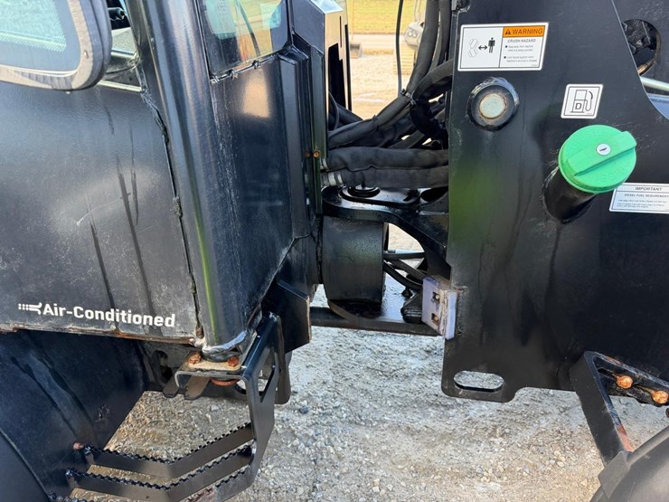 2022-gehl-al750-image-41