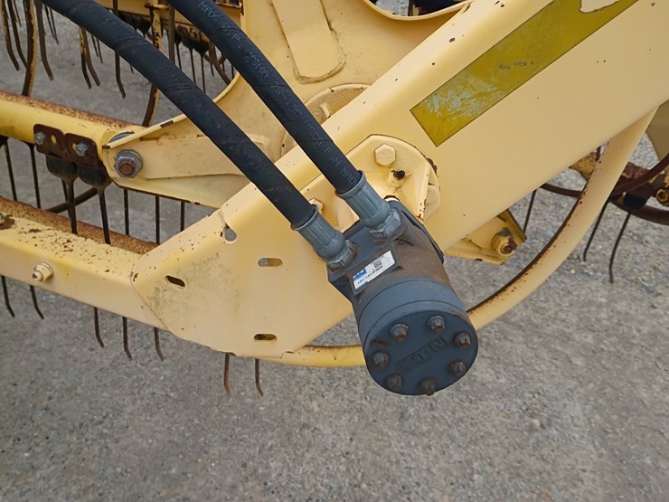 new-holland-216-image-14