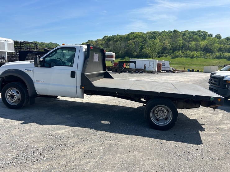 2005-ford-f550-image-3