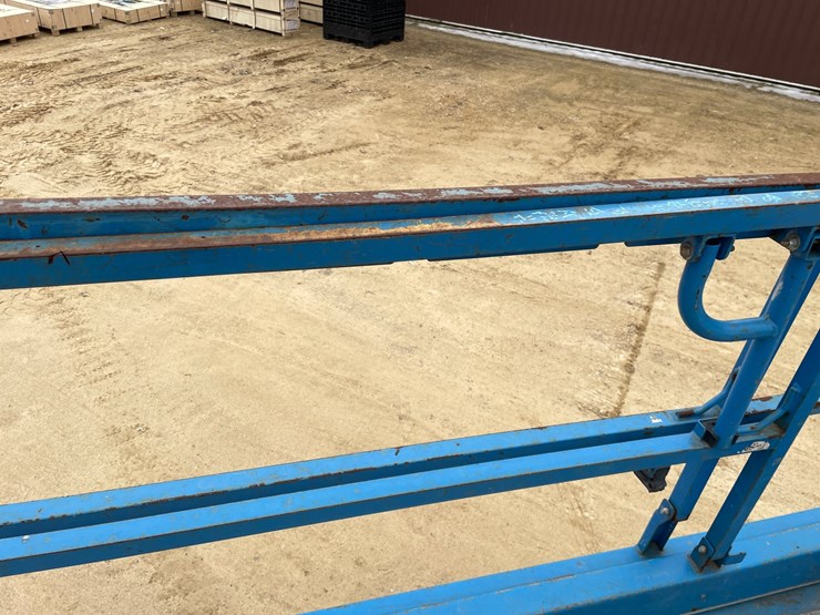 #7514-•-(s-2)-2012-genie-3369-rough-terrain-scissor-lift-image-47