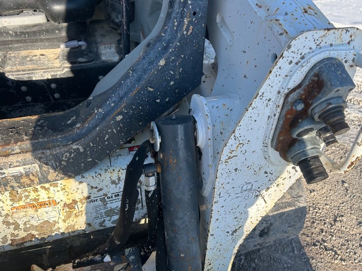 2017-bobcat-t550-image-52