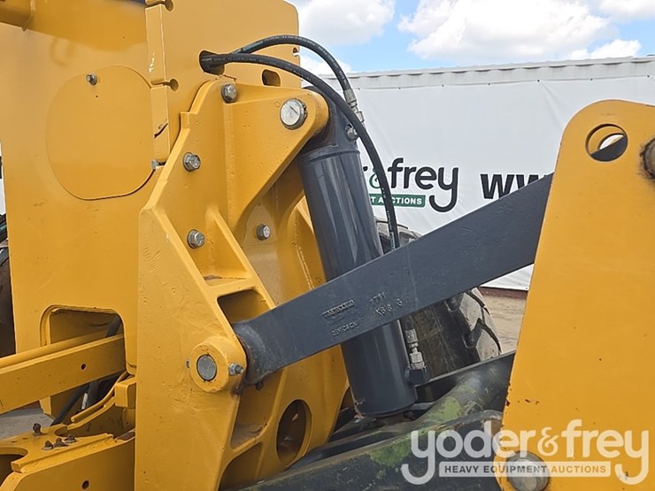 2019-deere-670g-image-32