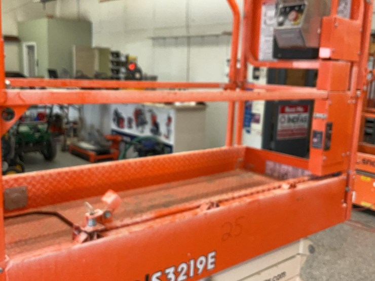 #430-•-2023-snorkel-19'-scissor-lift-image-13