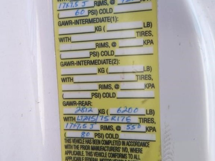 2017-chevrolet-2500hd-image-33