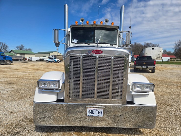 1996-peterbilt-377-image-31