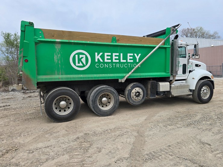 2017-peterbilt-348-image-15